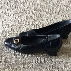 Magdesian/black/short heel shoes/size 7